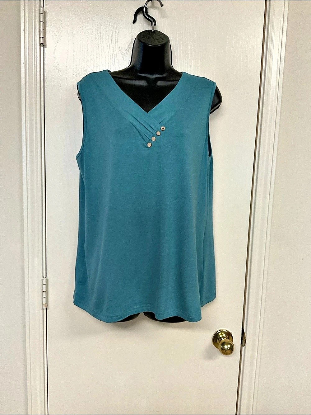 Sampeel Sleeveless V-Neck Top in Blue Large Like New
